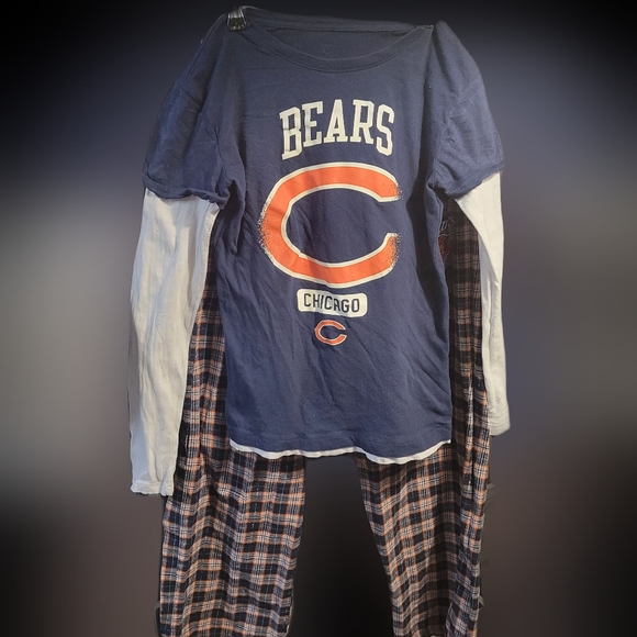 Chicago bears flannels paired with free top - Picture 3 of 6